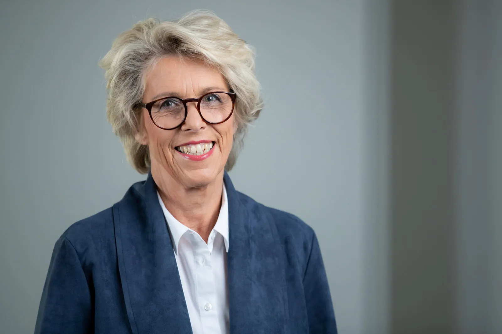 Porträtfoto von Christiane Schönefeld, Vorsitzende der Kommission.